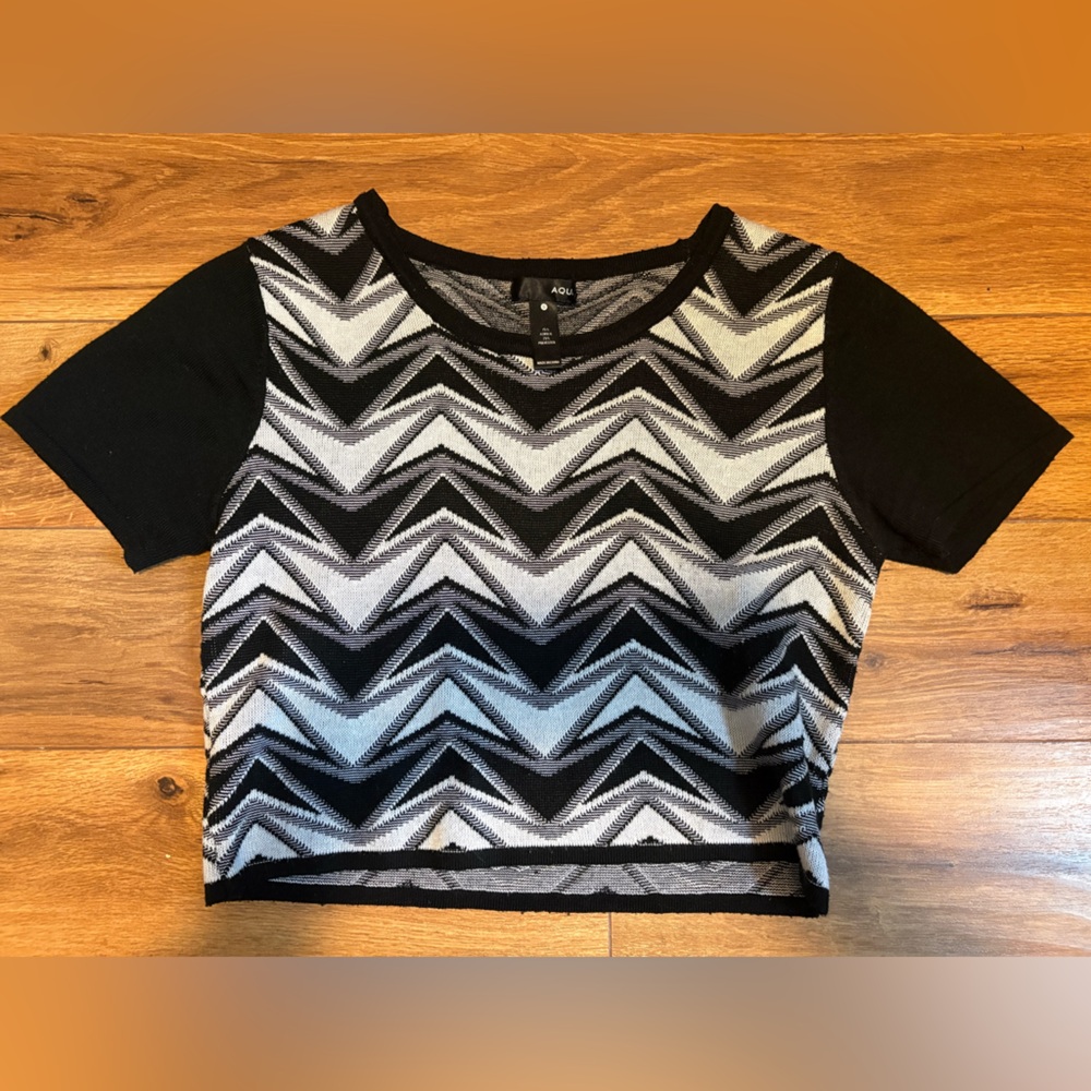 AQUA Black & White Chevron Crop Top